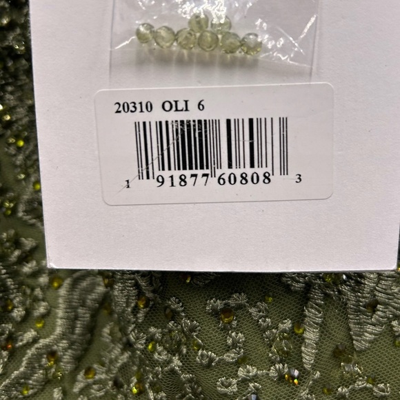 Mac Duggal 20310 NWT EMBROIDERED FLUTTER SLEEVE V-NECK GOWN - Picture 6 of 7